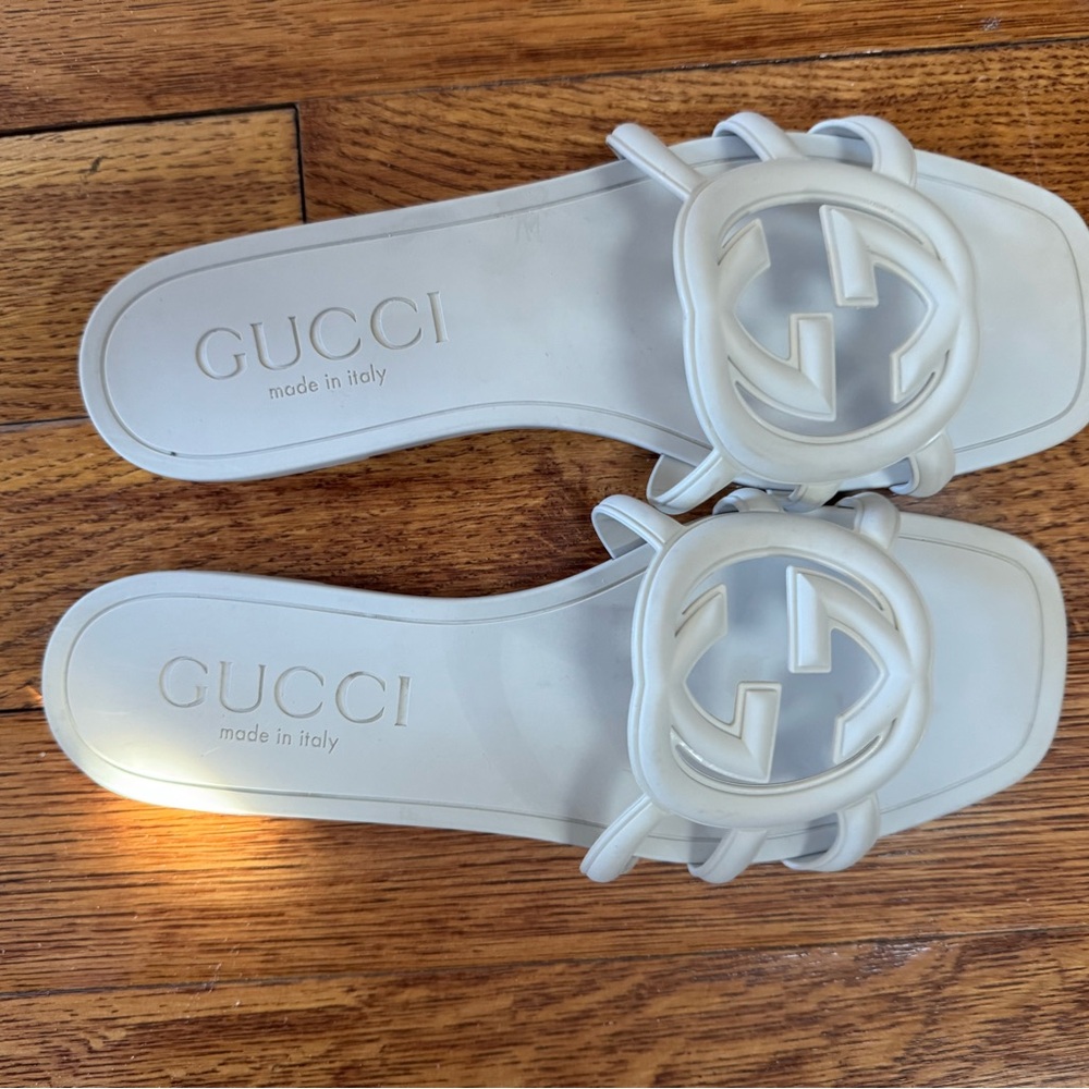 Gucci Women's Cream Logo Slide Sandals - Picture 7 of 8